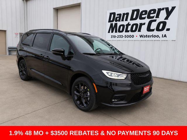 New 2026 Chrysler Pacifica Select