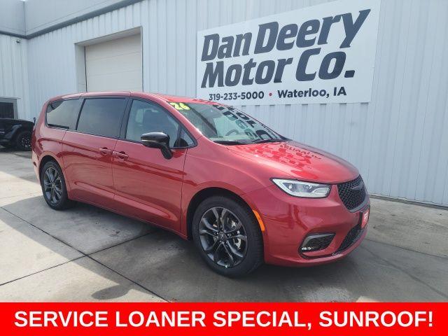 New 2026 Chrysler Pacifica Select