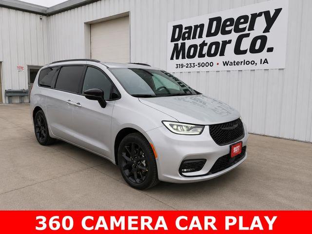 New 2026 Chrysler Pacifica Select