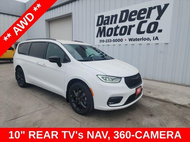 New 2026 Chrysler Pacifica Select