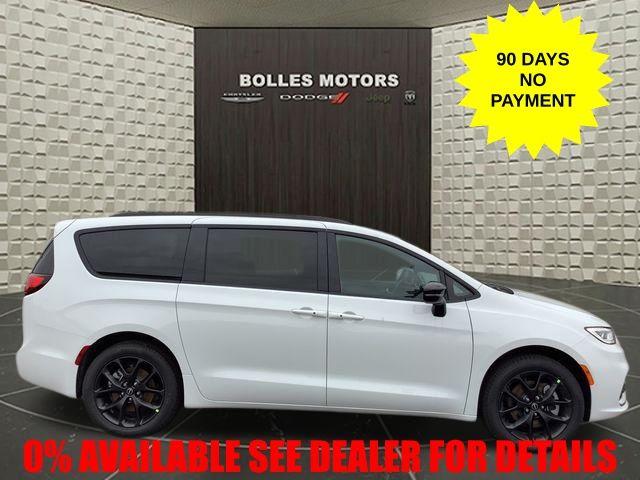 New 2026 Chrysler Pacifica Select