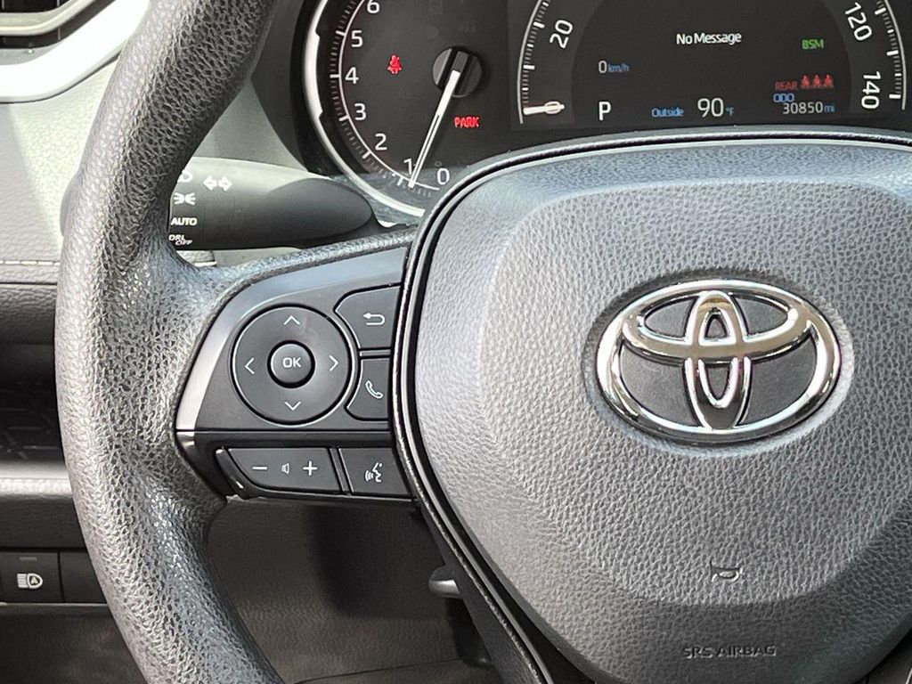 صورة مصغرة 11 لـ 2025 Toyota RAV4 XLE