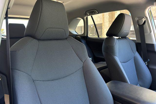 2025 Toyota RAV4 LE 缩略图 20