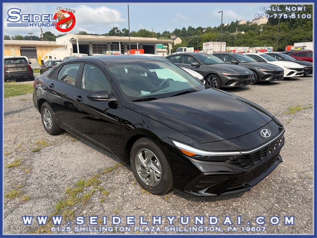 New 2026 Hyundai ELANTRA SE