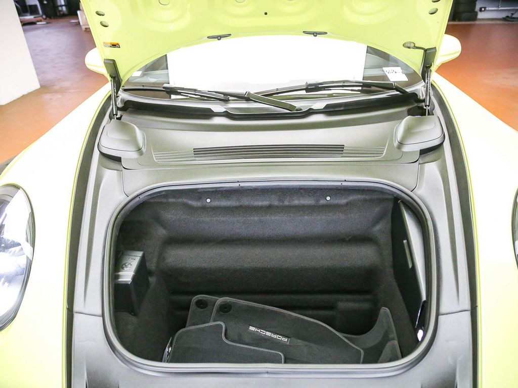 صورة مصغرة 30 لـ 2025 Porsche 911 CARRERA