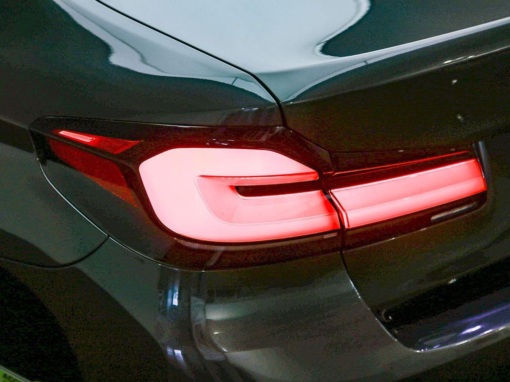 صورة مصغرة 12 لـ 2023 BMW 530E BASE