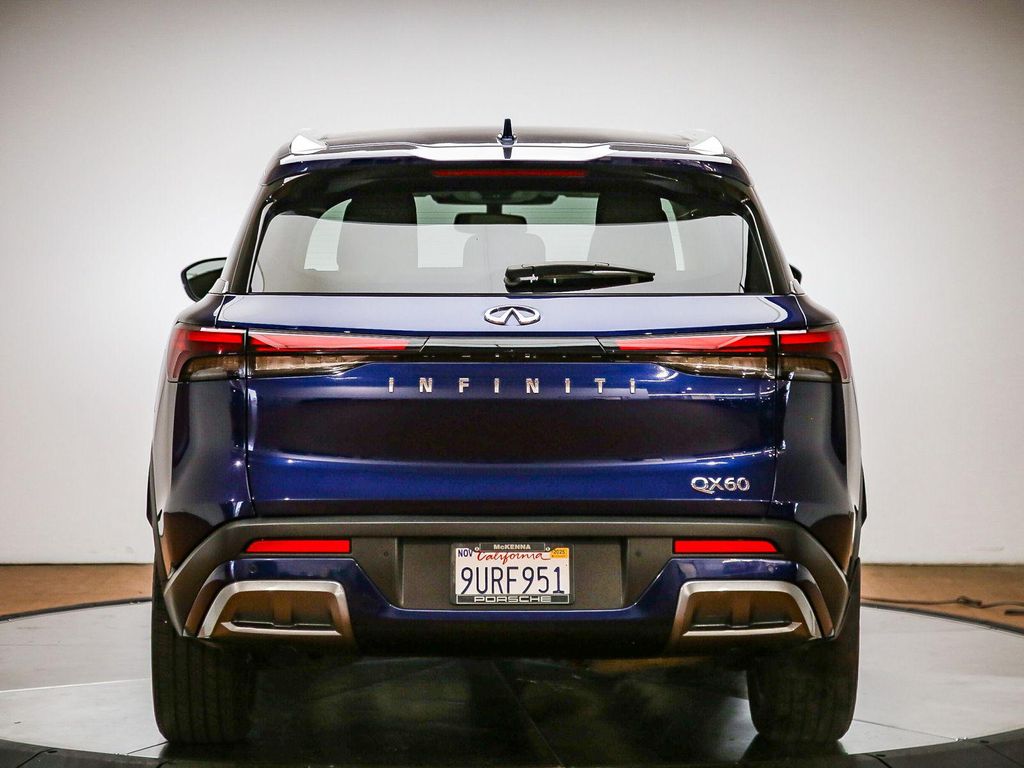 2022 Infiniti QX60 LUXE photo 3