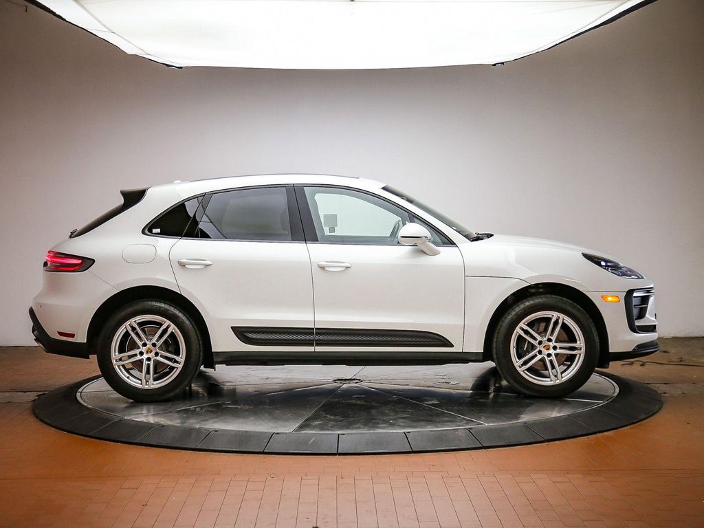 صورة 8 لـ 2024 Porsche MACAN