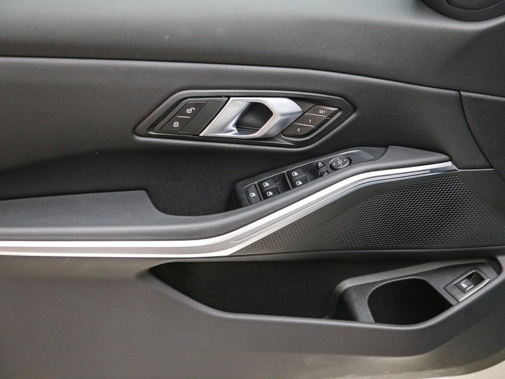 2026 BMW 330 NA 缩略图 24