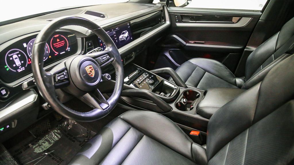 صورة 4 لـ 2024 Porsche CAYENNE