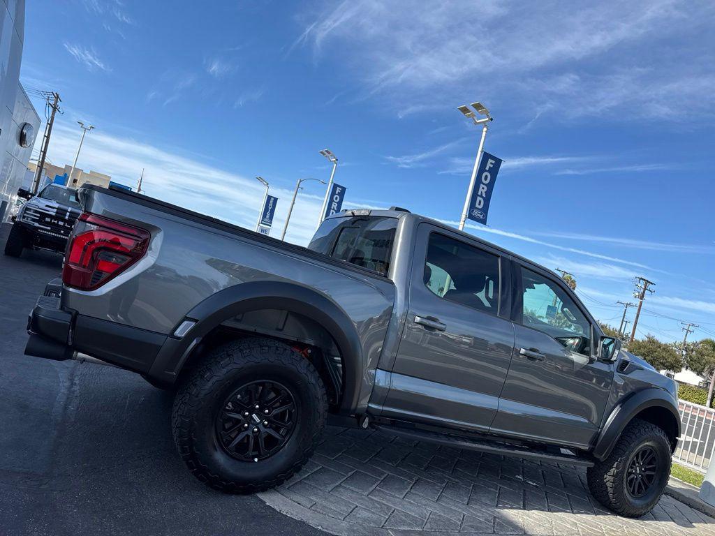 صورة مصغرة 2 لـ 2026 FORD F-150 RAPTOR