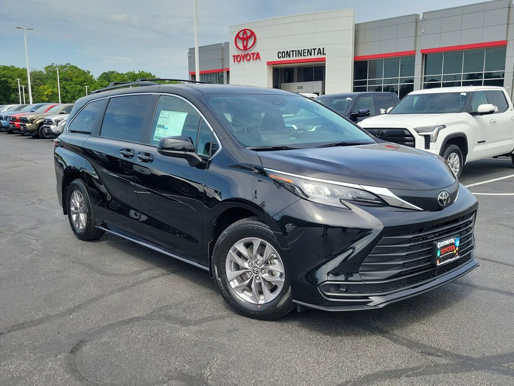 New 2026 Toyota Sienna LE