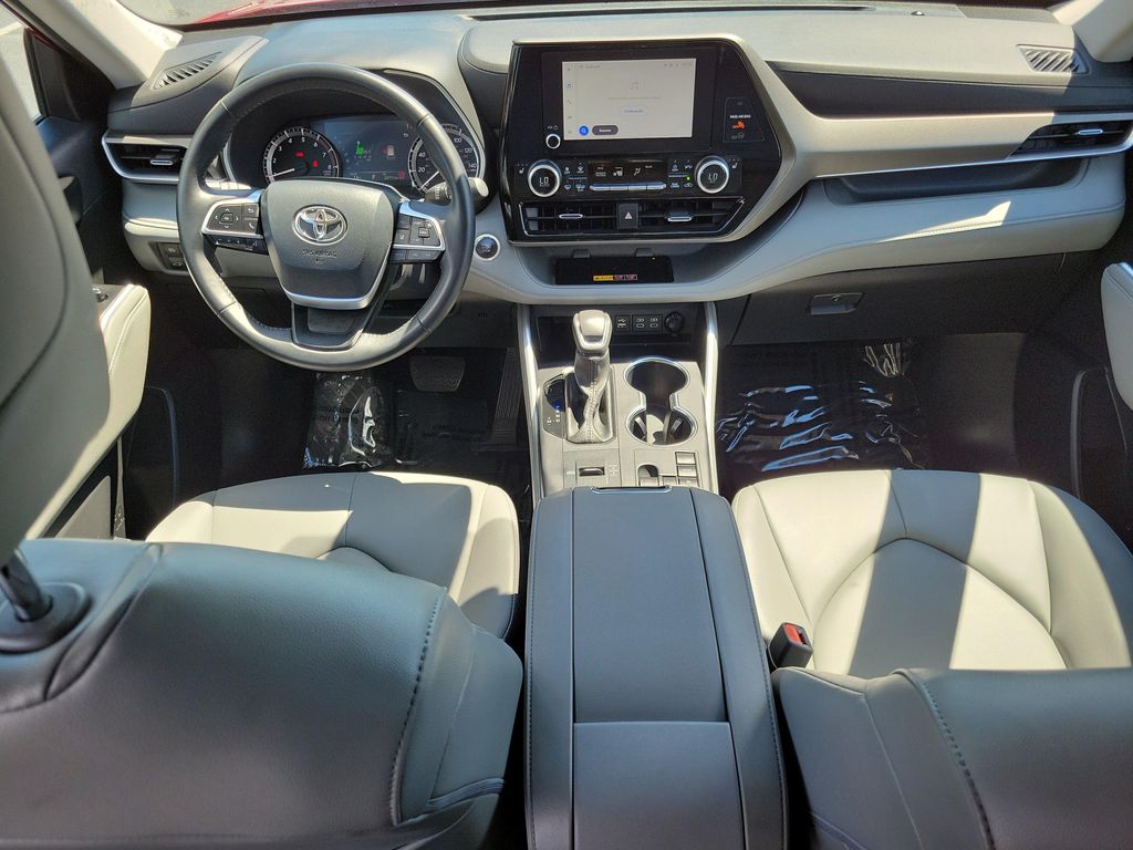 2025 TOYOTA HIGHLANDER XLE thumbnail 15