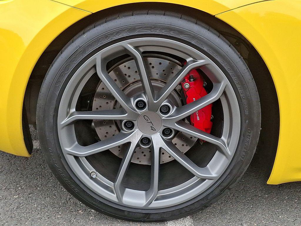 2023 Porsche 718 CAYMAN GT4 — миниатюра 11