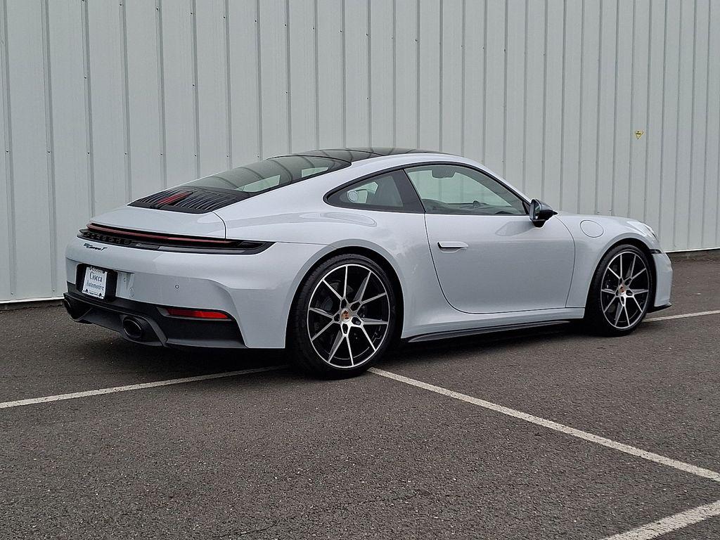 صورة 9 لـ 2025 Porsche 911 CARRERA T