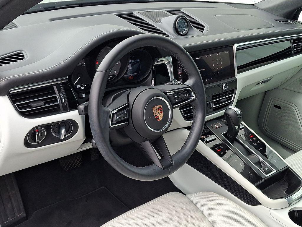 2025 Porsche MACAN — фото 4