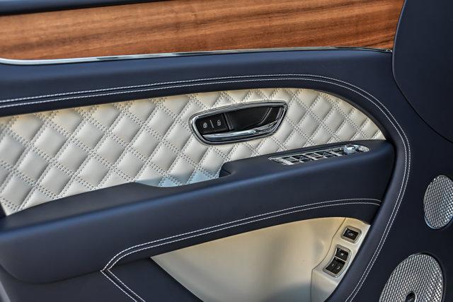 2023 Bentley BENTAYGA AZURE photo 14