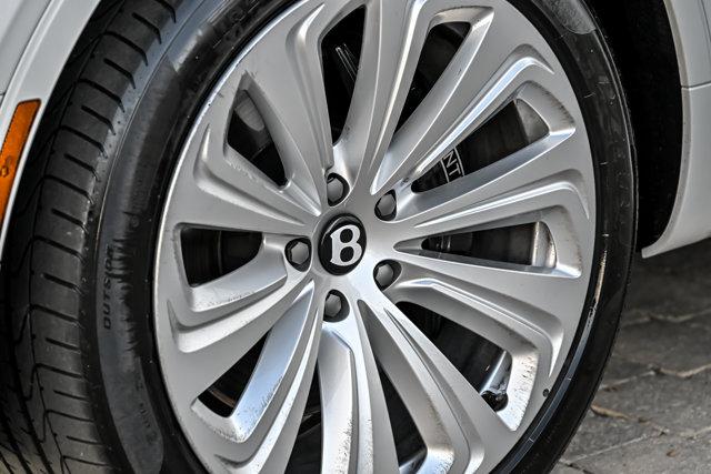 2023 Bentley BENTAYGA AZURE photo 7