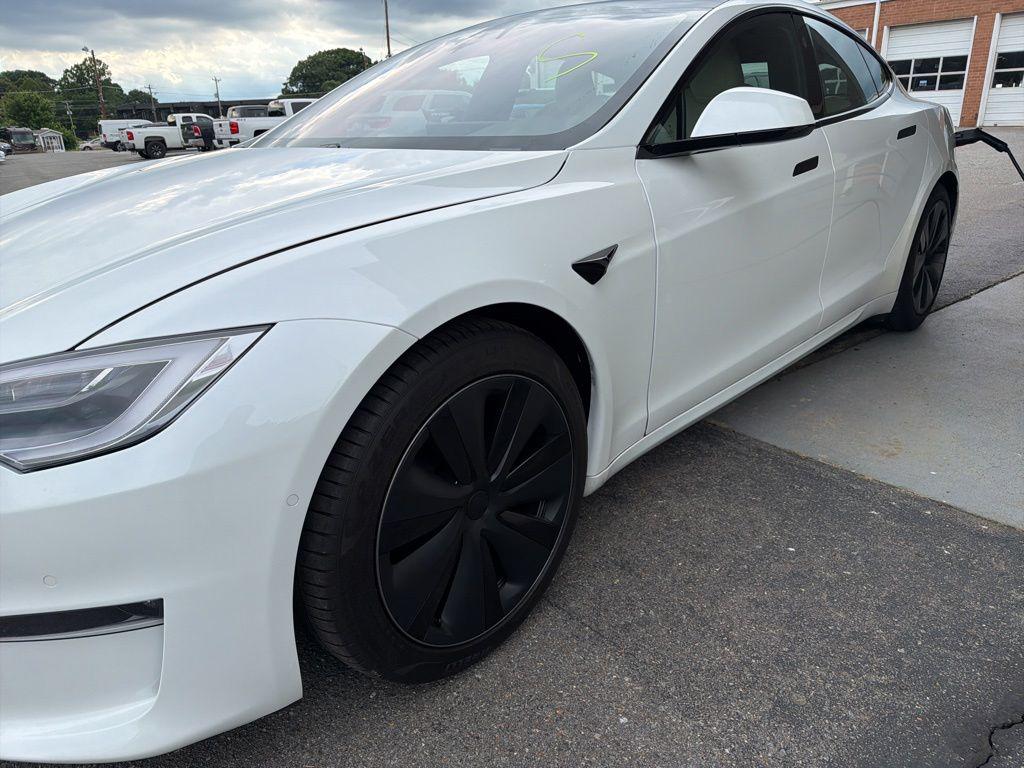 TESLA MODEL S PLAID - 10