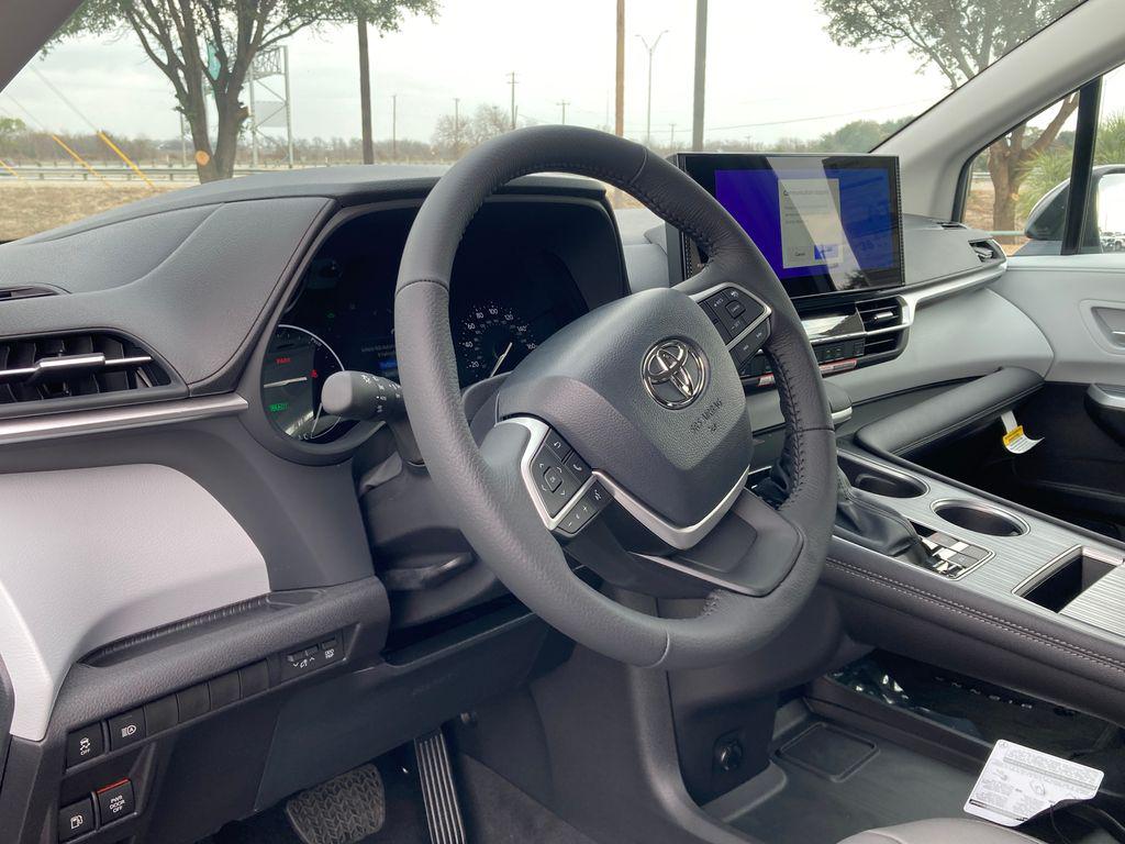 TOYOTA SIENNA - 9