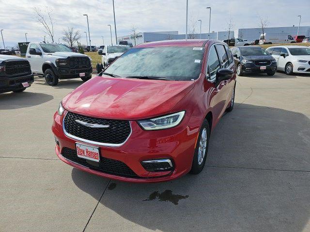 New 2026 Chrysler Pacifica L