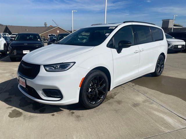 New 2026 Chrysler Pacifica L