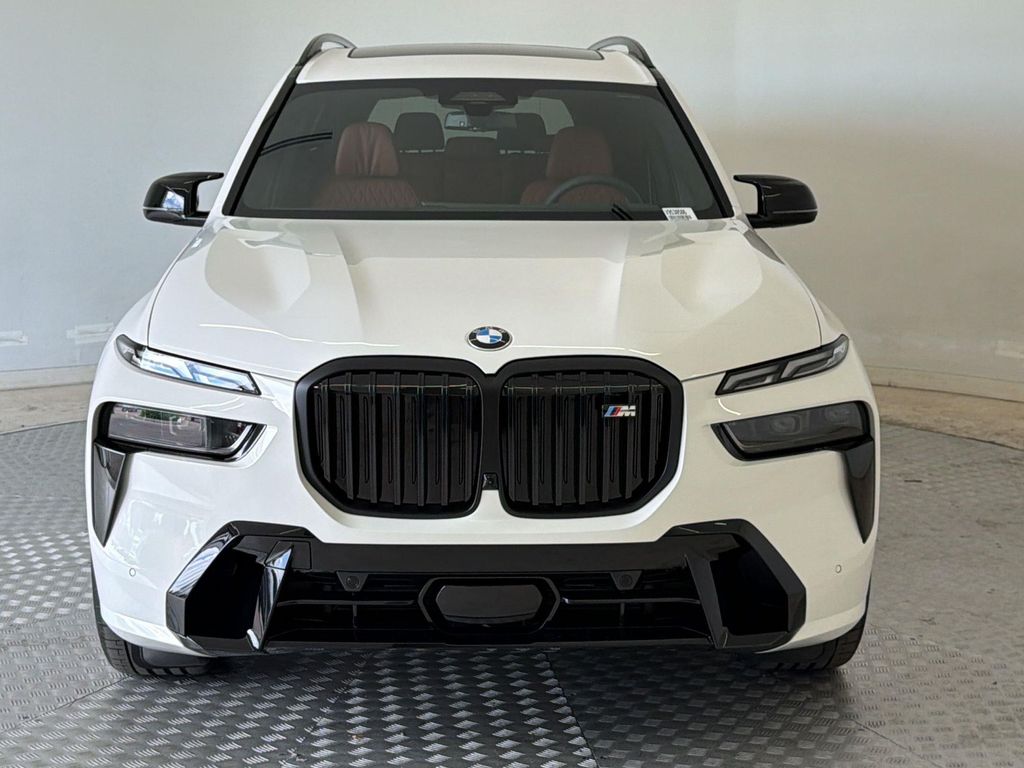 صورة 6 لـ 2027 BMW X7 M60I