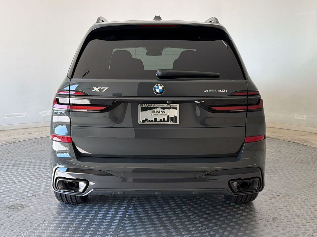 صورة 10 لـ 2027 BMW X7 XDRIVE40I