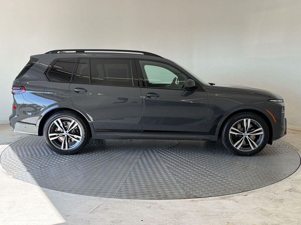 صورة 8 لـ 2027 BMW X7 XDRIVE40I