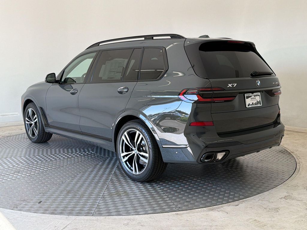 صورة 3 لـ 2027 BMW X7 XDRIVE40I
