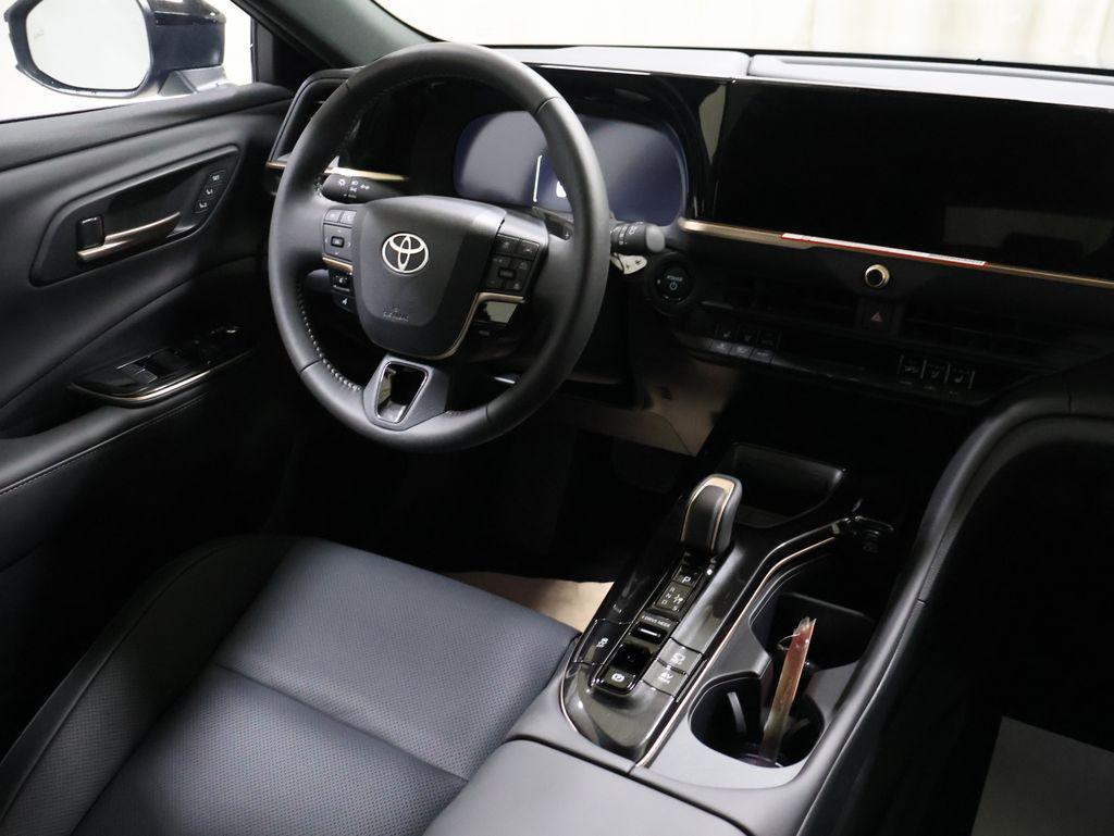 2026 Toyota CROWN SIGNIA XLE — фото 18