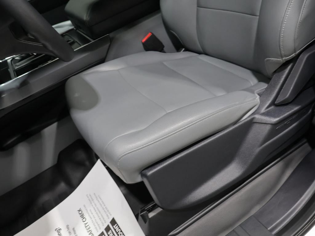 2023 FORD F-150 LIGHTNING PRO — фото 12