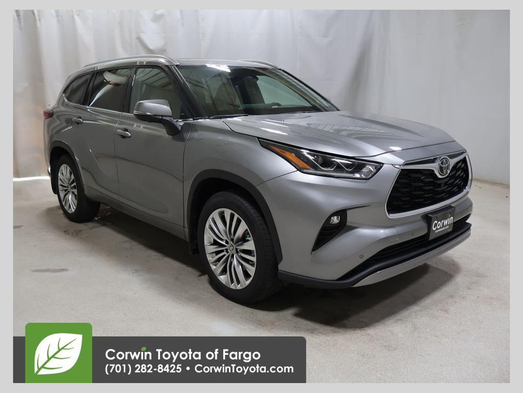 New 2026 Toyota Highlander Platinum