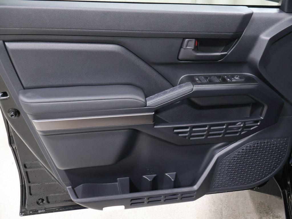 2026 Toyota 4RUNNER SR5 — фото 10