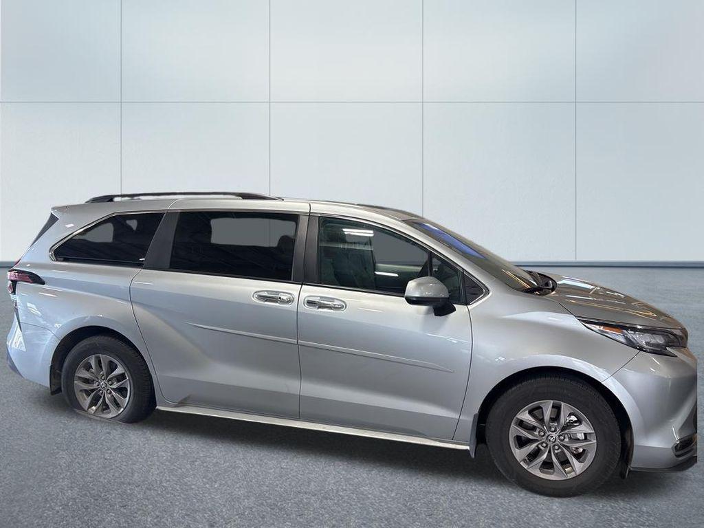 TOYOTA SIENNA - 2
