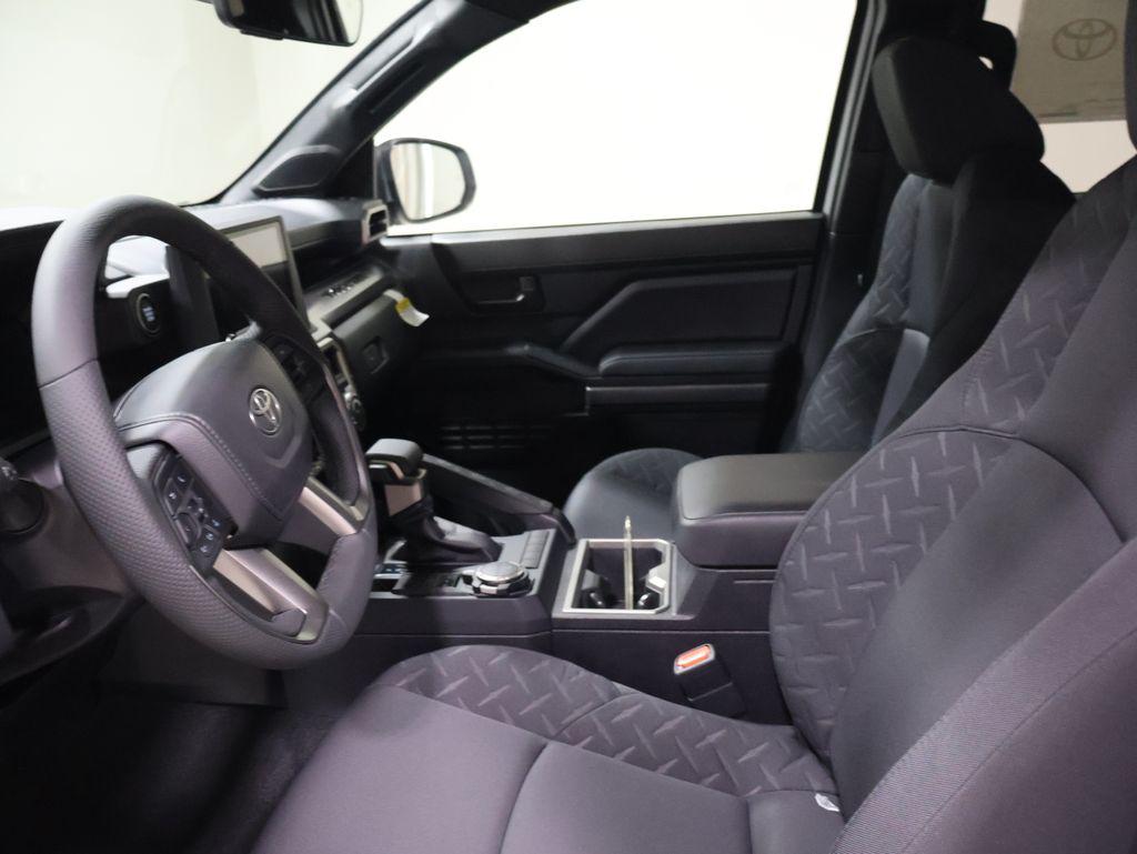 صورة 8 لـ 2026 Toyota TACOMA SR5