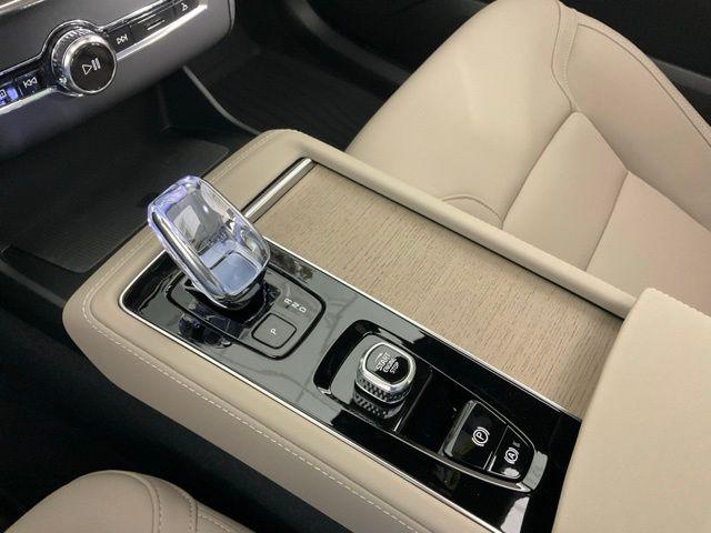 2026 Volvo XC90 PLUS, B6 AWD GAS (MILD HYBRID), GASOLINE, BRI — миниатюра 22