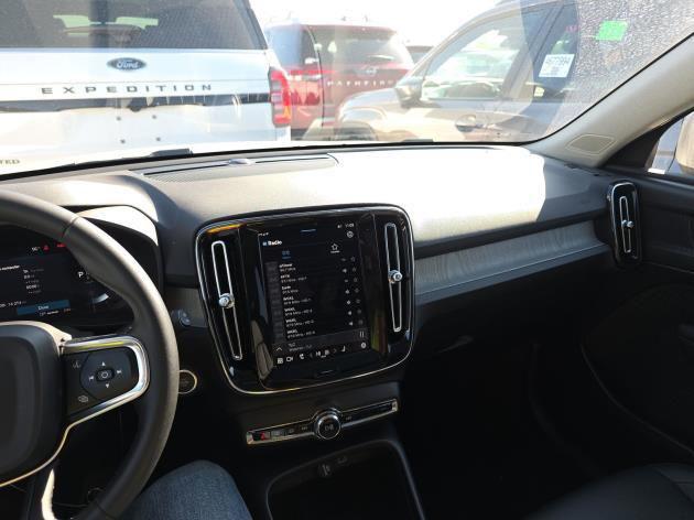 2025 VOLVO XC40 B5 CORE BRIGHT THEME photo 3