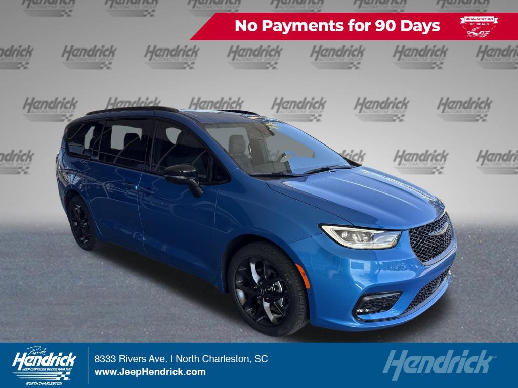 New 2026 Chrysler Pacifica Select