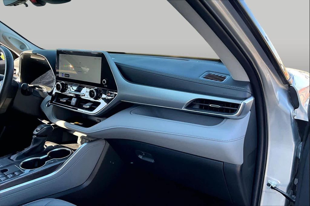 2024 Toyota HIGHLANDER PLATINUM 缩略图 19