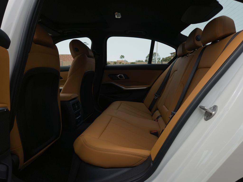 صورة 8 لـ 2026 BMW 330 I XDRIVE