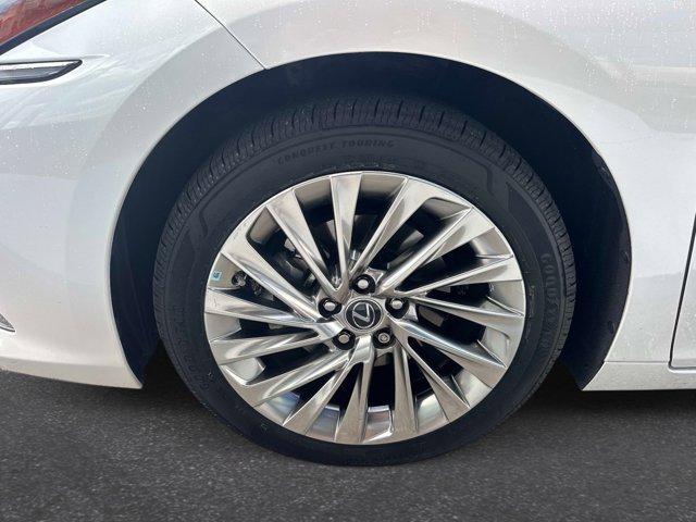 صورة 10 لـ 2023 Lexus ES 300H ULTRA LUXURY