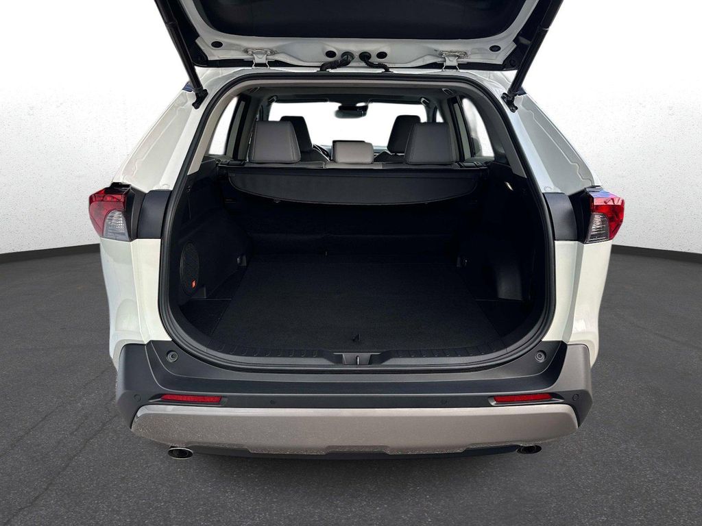 2022 Toyota RAV4 LIMITED thumbnail 11