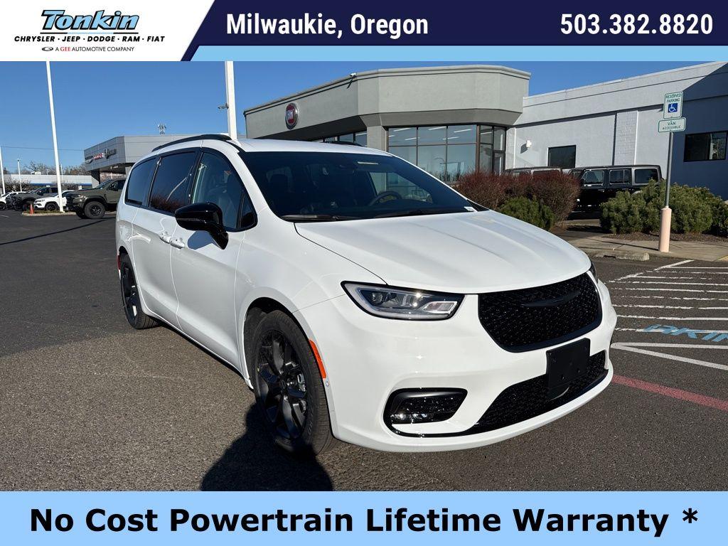 New 2026 Chrysler Pacifica Select