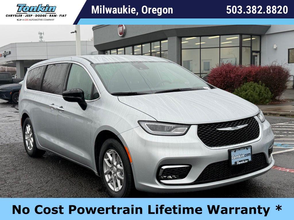 New 2026 Chrysler Pacifica Select