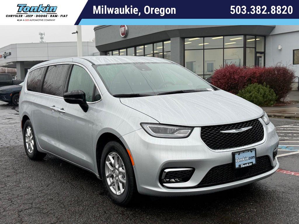 New 2026 Chrysler Pacifica Select