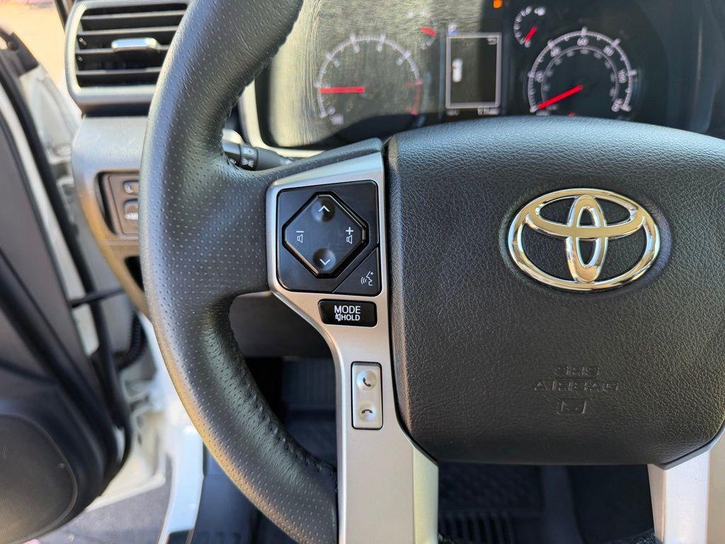 صورة مصغرة 15 لـ 2022 Toyota 4RUNNER SR5