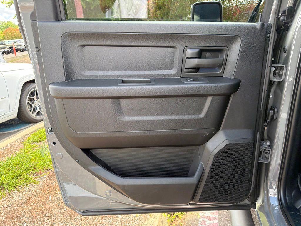 صورة مصغرة 29 لـ 2026 RAM 2500 TRADESMAN