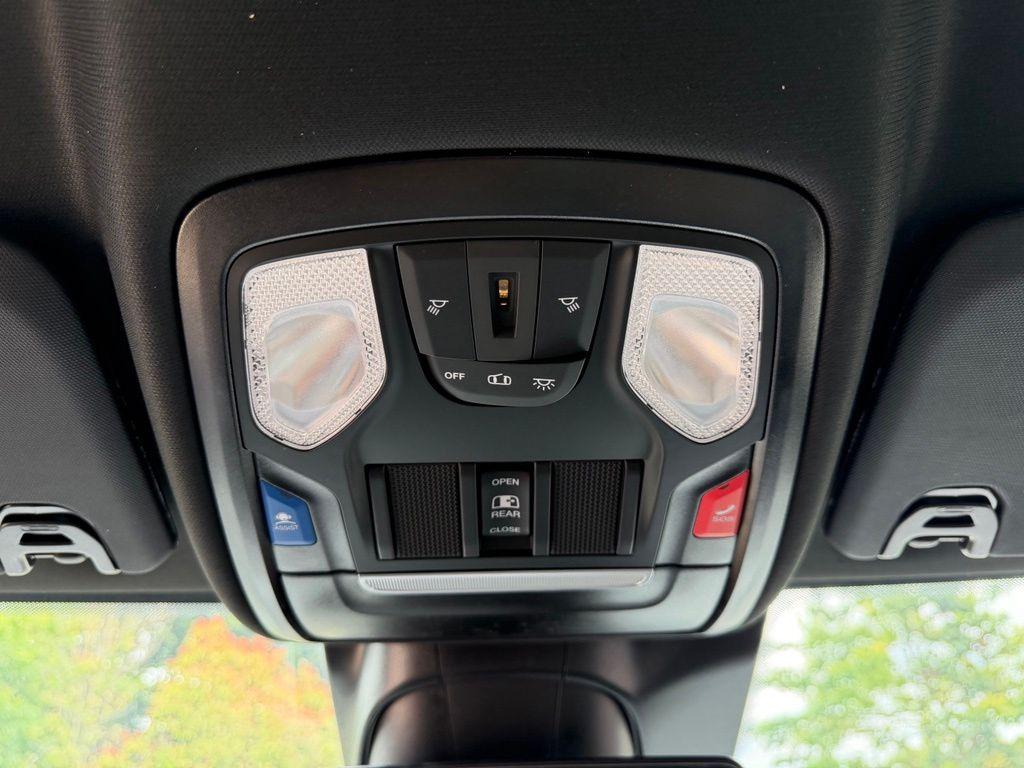 صورة مصغرة 27 لـ 2026 RAM 3500 TRADESMAN