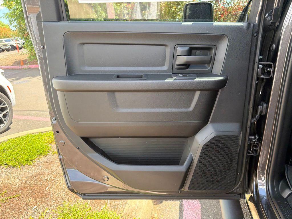صورة مصغرة 28 لـ 2026 RAM 2500 TRADESMAN
